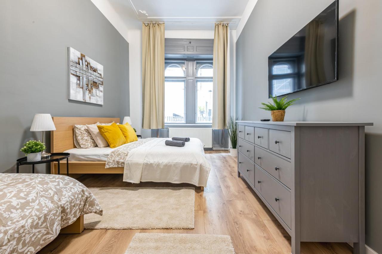 Deluxe Kazincy Apartment In The Heart Of Budapest Exteriör bild