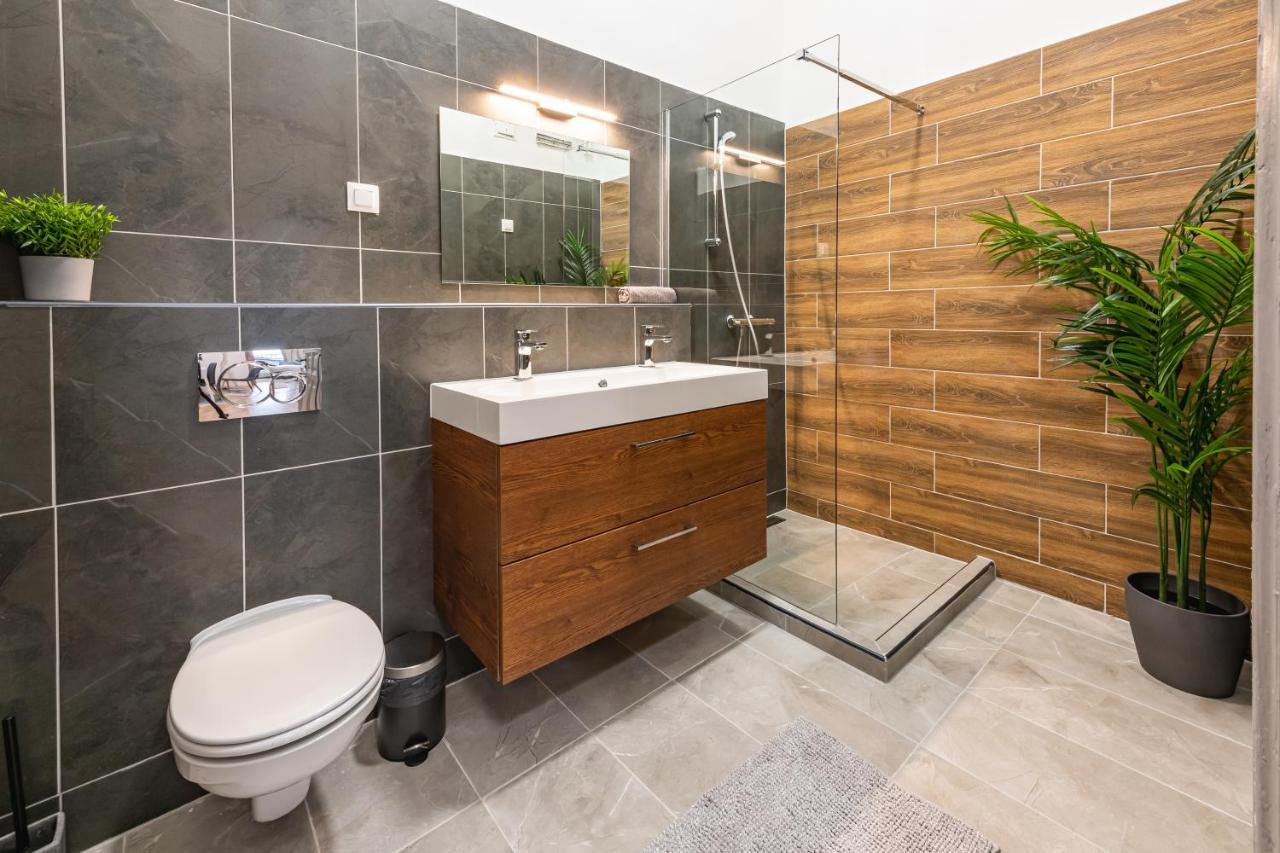 Deluxe Kazincy Apartment In The Heart Of Budapest Exteriör bild