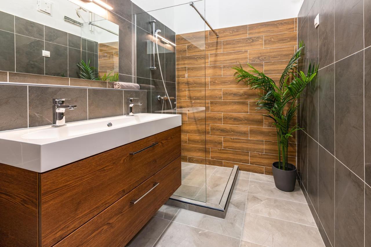Deluxe Kazincy Apartment In The Heart Of Budapest Exteriör bild