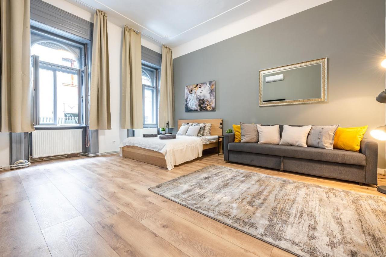Deluxe Kazincy Apartment In The Heart Of Budapest Exteriör bild